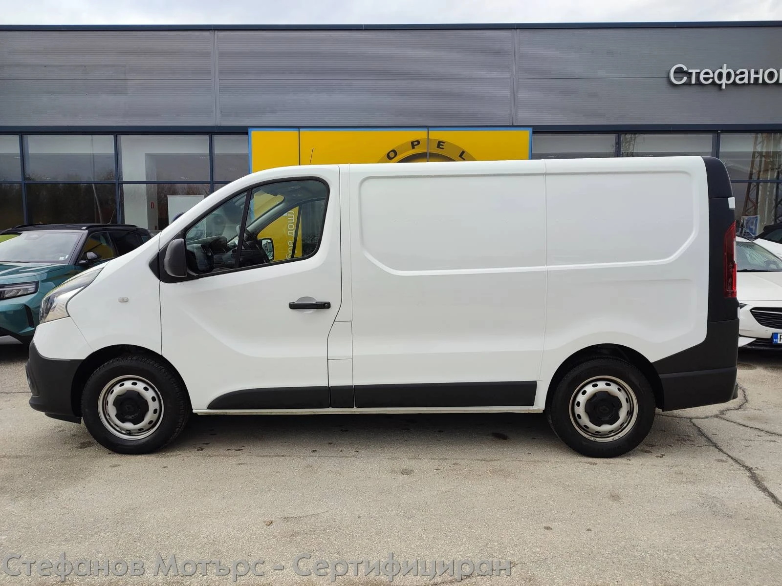 Renault Trafic L1H1 Komfort 2.0 dCi 145hp MT6, снимка 4 - Бусове и автобуси - 52563917