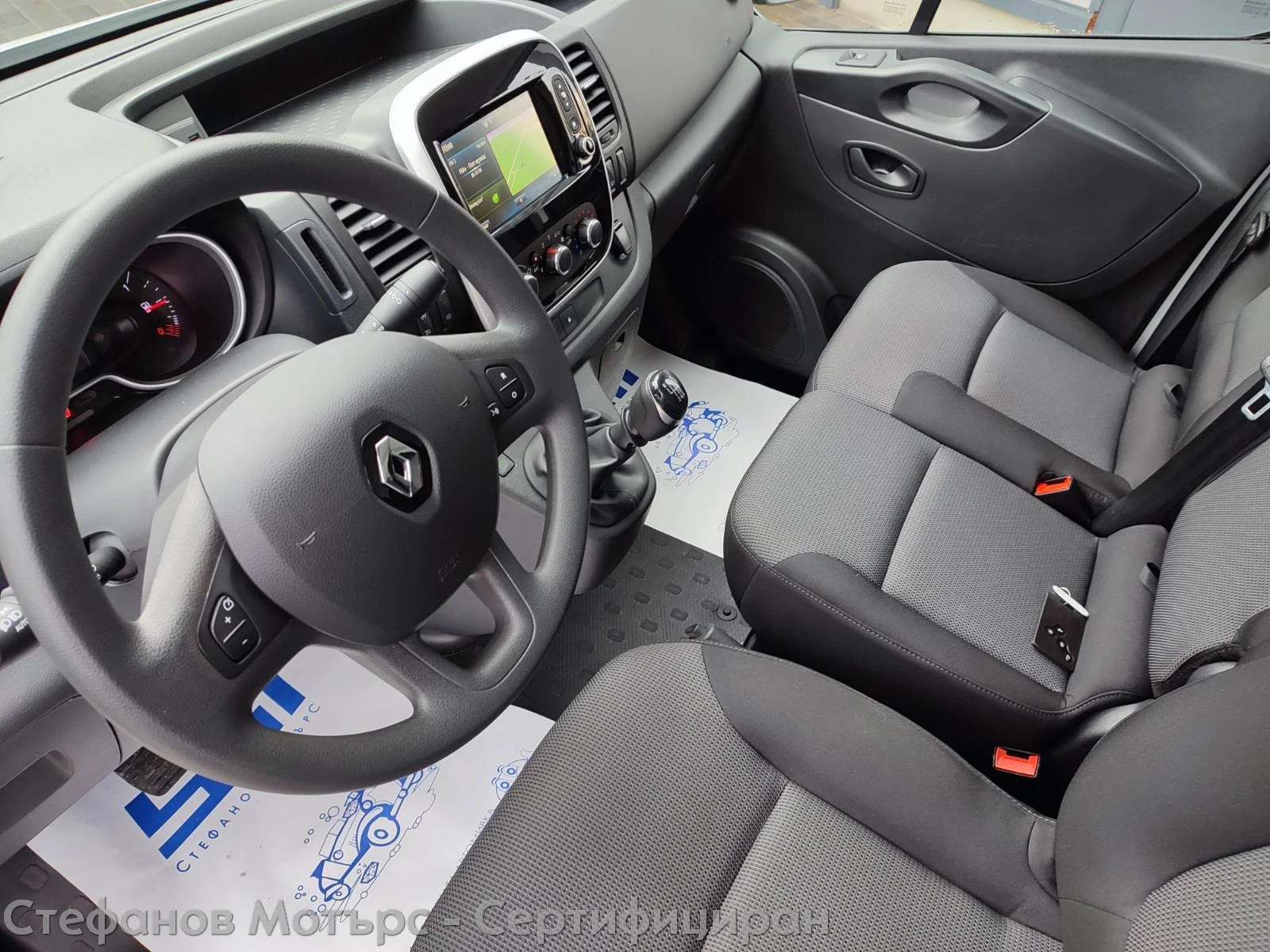 Renault Trafic L1H1 Komfort 2.0 dCi 145hp MT6, снимка 10 - Бусове и автобуси - 52563917