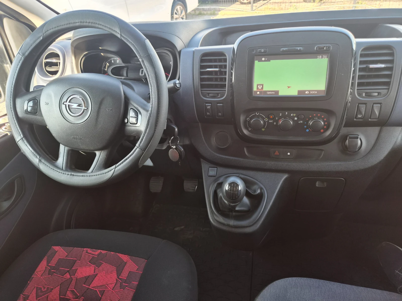 Opel Vivaro 1.6CDTI 146кс EU6B L2H2, снимка 16 - Бусове и автобуси - 54824411
