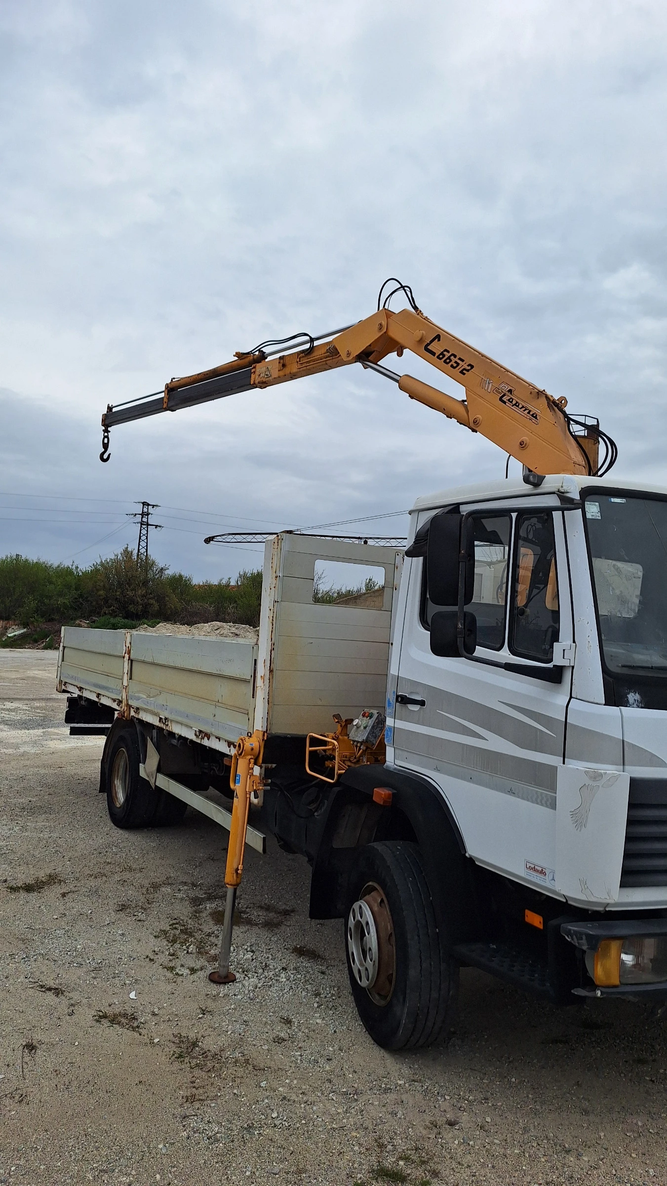 Mercedes-Benz 1117 с кран, снимка 2 - Камиони - 54217324