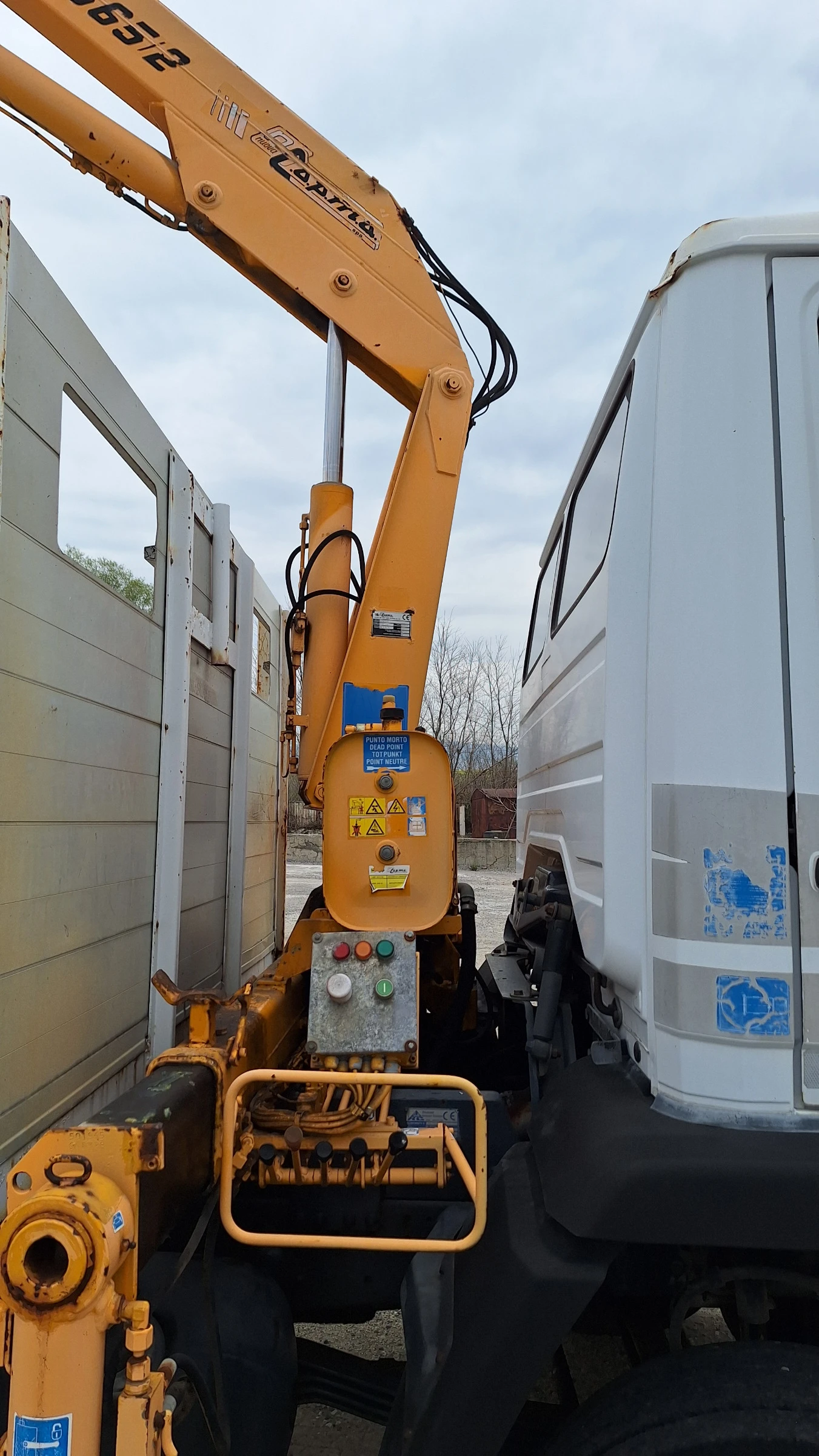 Mercedes-Benz 1117 с кран, снимка 3 - Камиони - 54217324