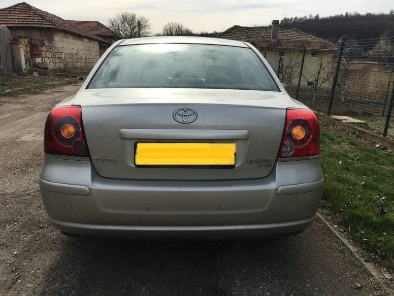 Toyota Avensis 2.2 D4D, снимка 2 - Автомобили и джипове - 47284386