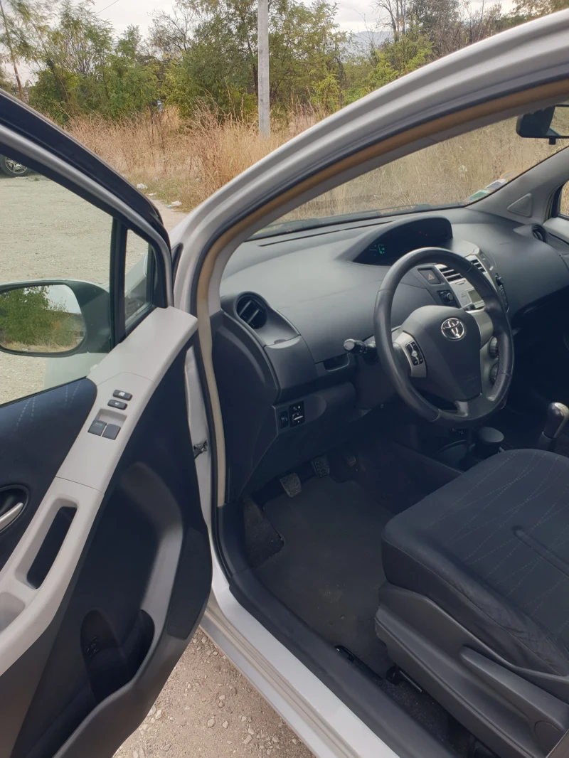 Toyota Yaris 1.4 D4D, снимка 9 - Автомобили и джипове - 48105247