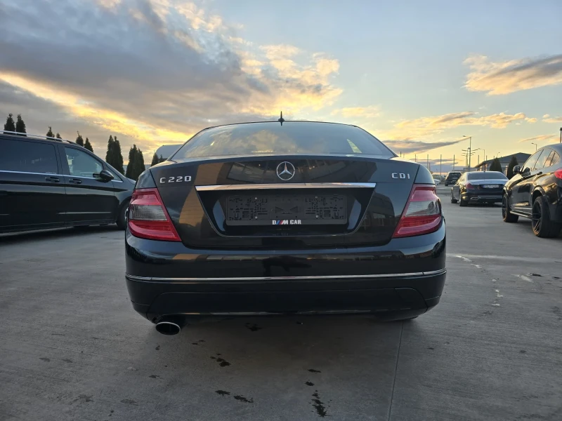 Mercedes-Benz C 220 * КОЖА* НАВИ* 220CDI* РЪЧКА* , снимка 5 - Автомобили и джипове - 48549082