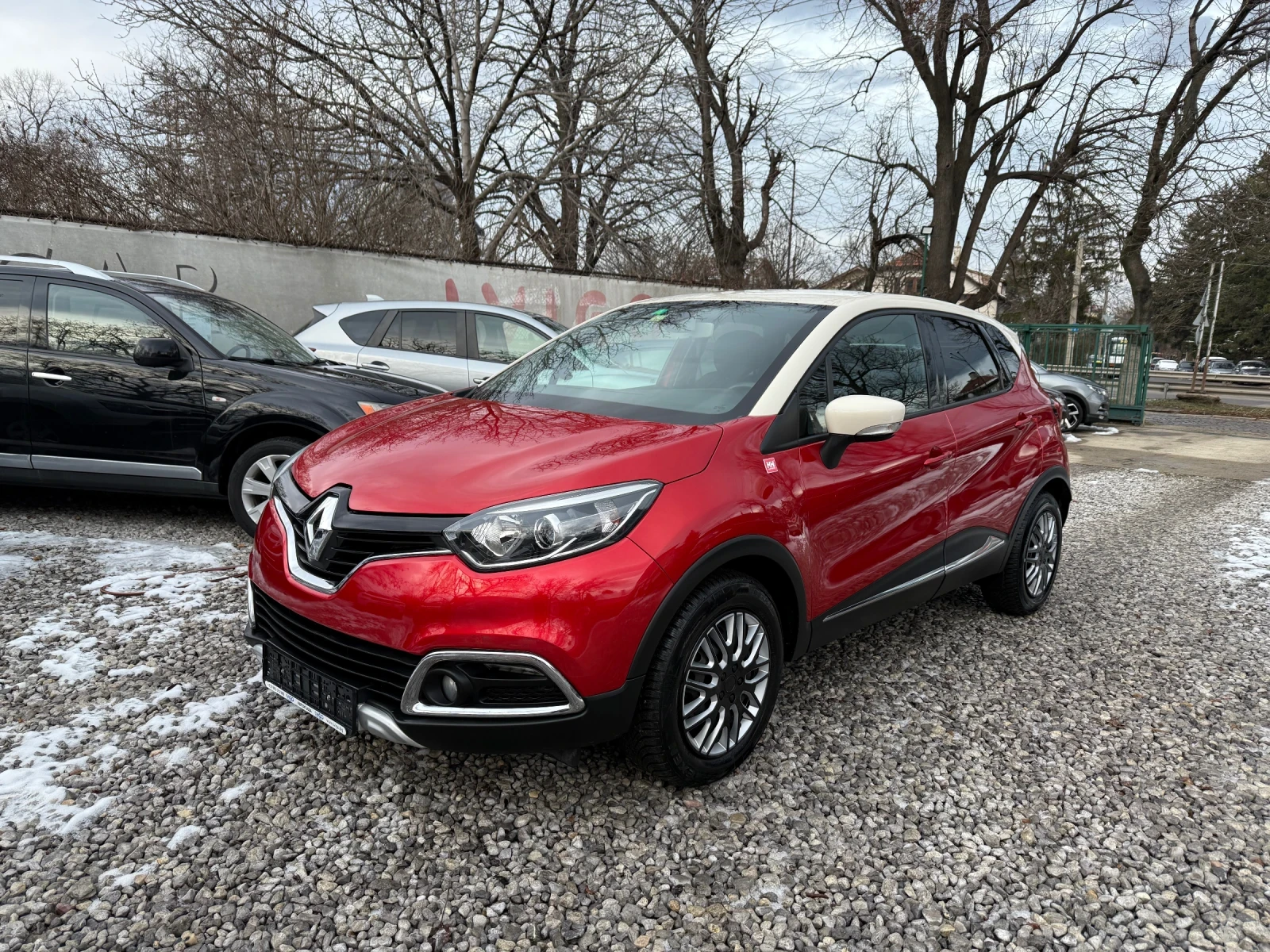 Renault Captur 1.2i Helly Hansen 135000км! Автоматик! FULL!  - [1] 