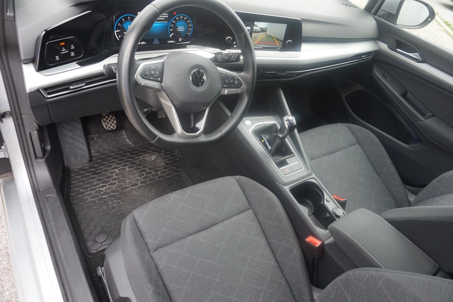 VW Golf 8 Life 1.5 TSI OPF - изображение 2