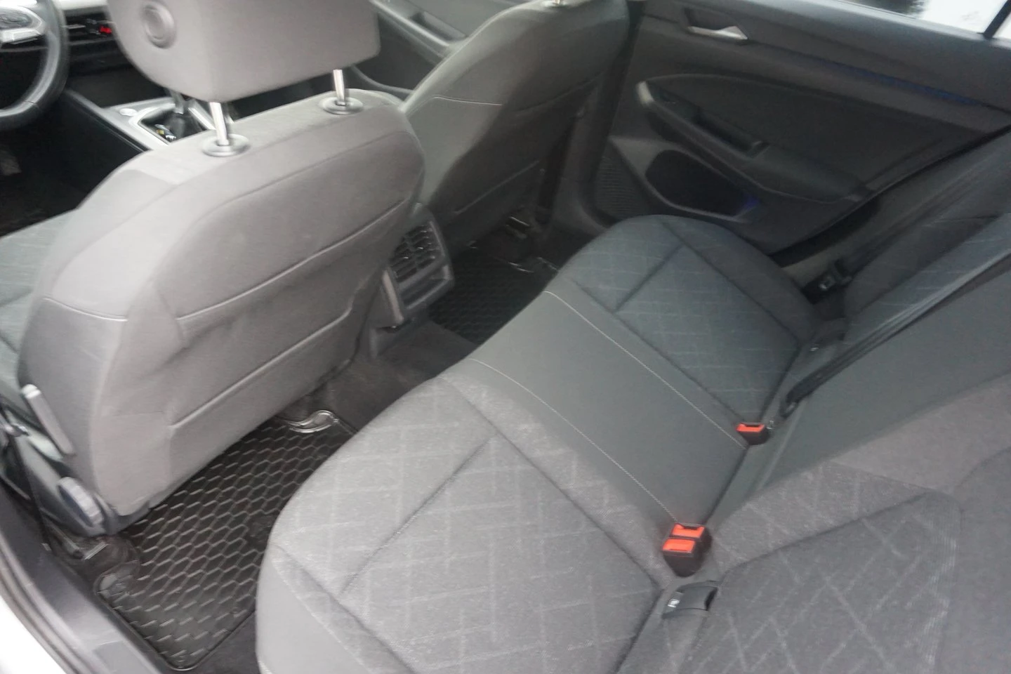 VW Golf 8 Life 1.5 TSI OPF - изображение 4