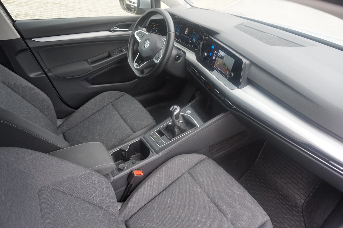 VW Golf 8 Life 1.5 TSI OPF - изображение 6