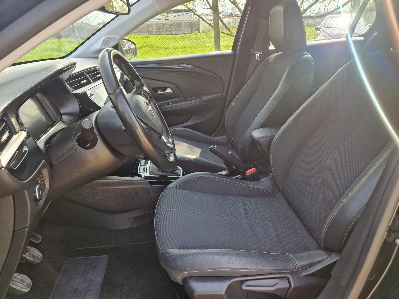 Opel Corsa 1.2, снимка 10 - Автомобили и джипове - 54159515