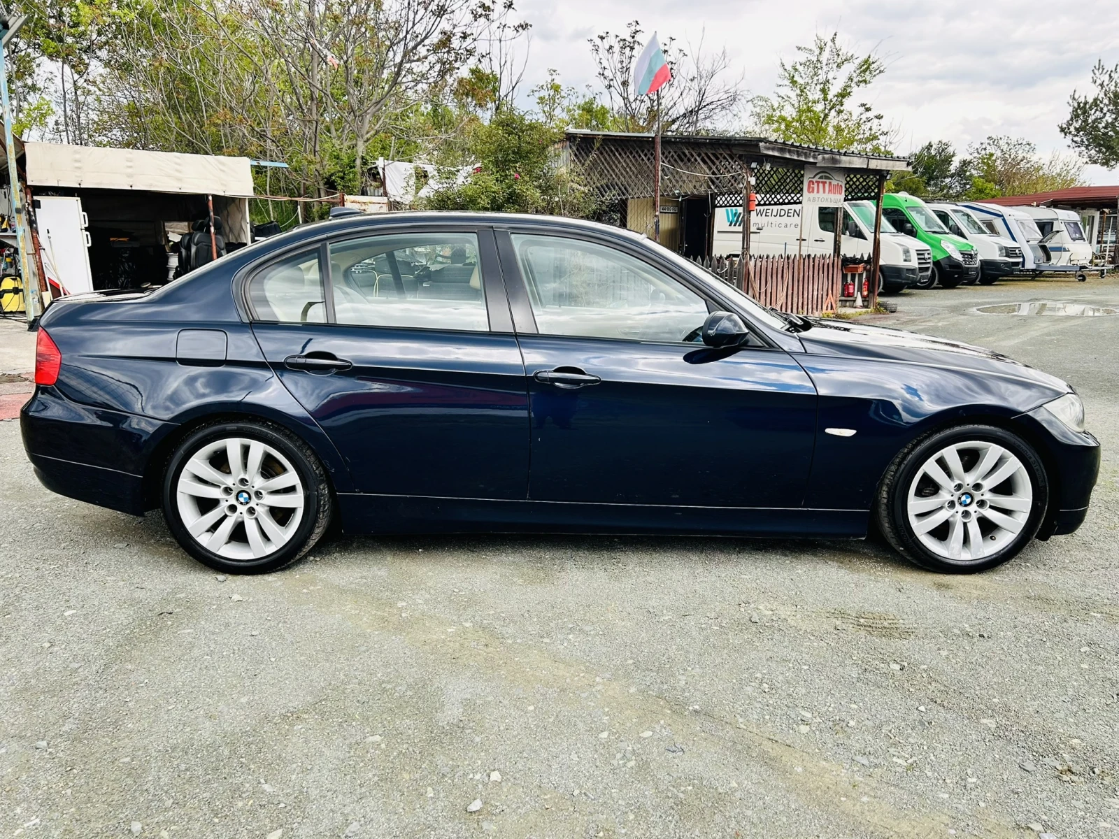 BMW 320 D* Facelift* Navi* Кожа* Xenon, снимка 6 - Автомобили и джипове - 54381014
