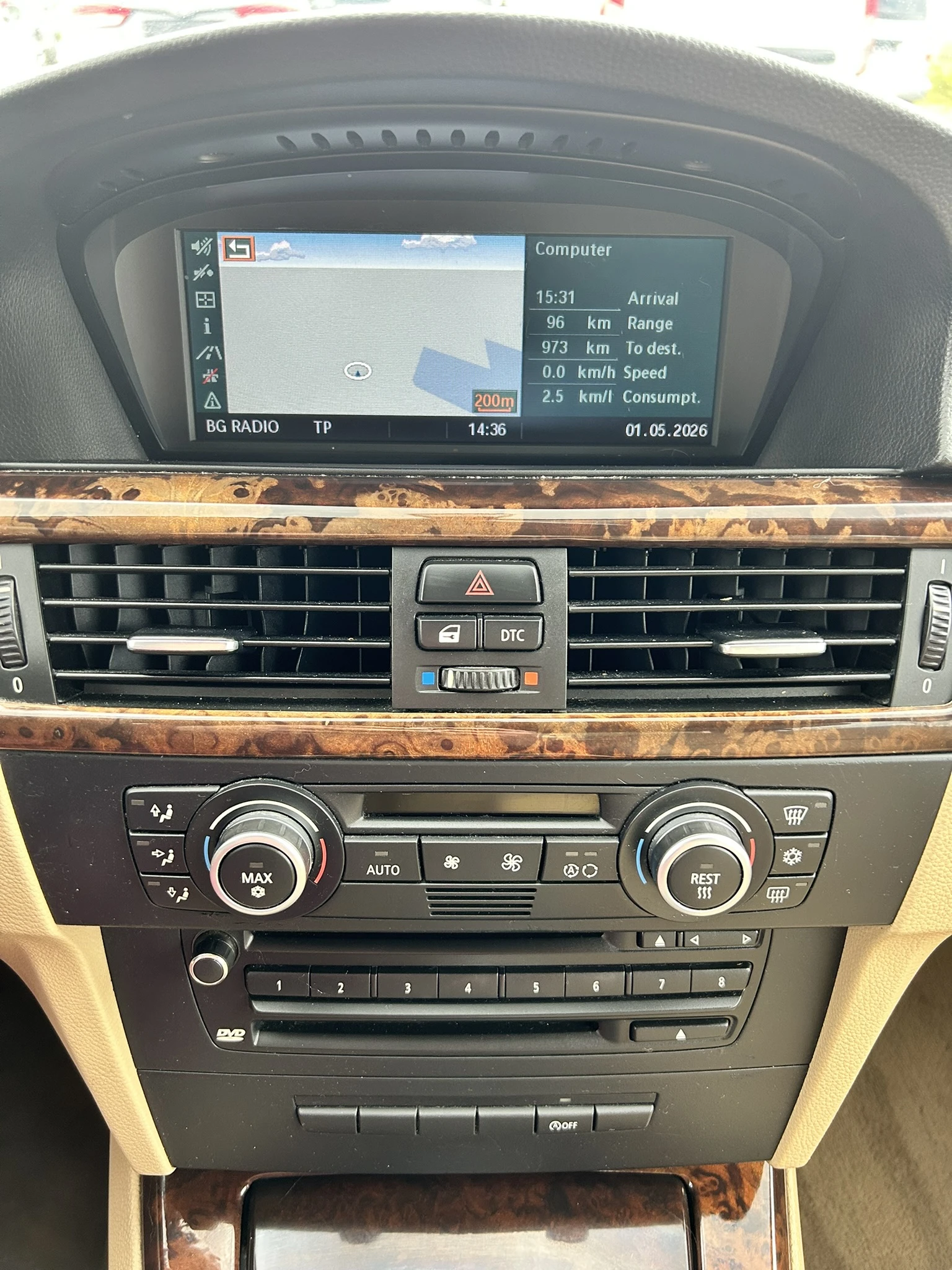 BMW 320 D* Facelift* Navi* Кожа* Xenon, снимка 15 - Автомобили и джипове - 54381014