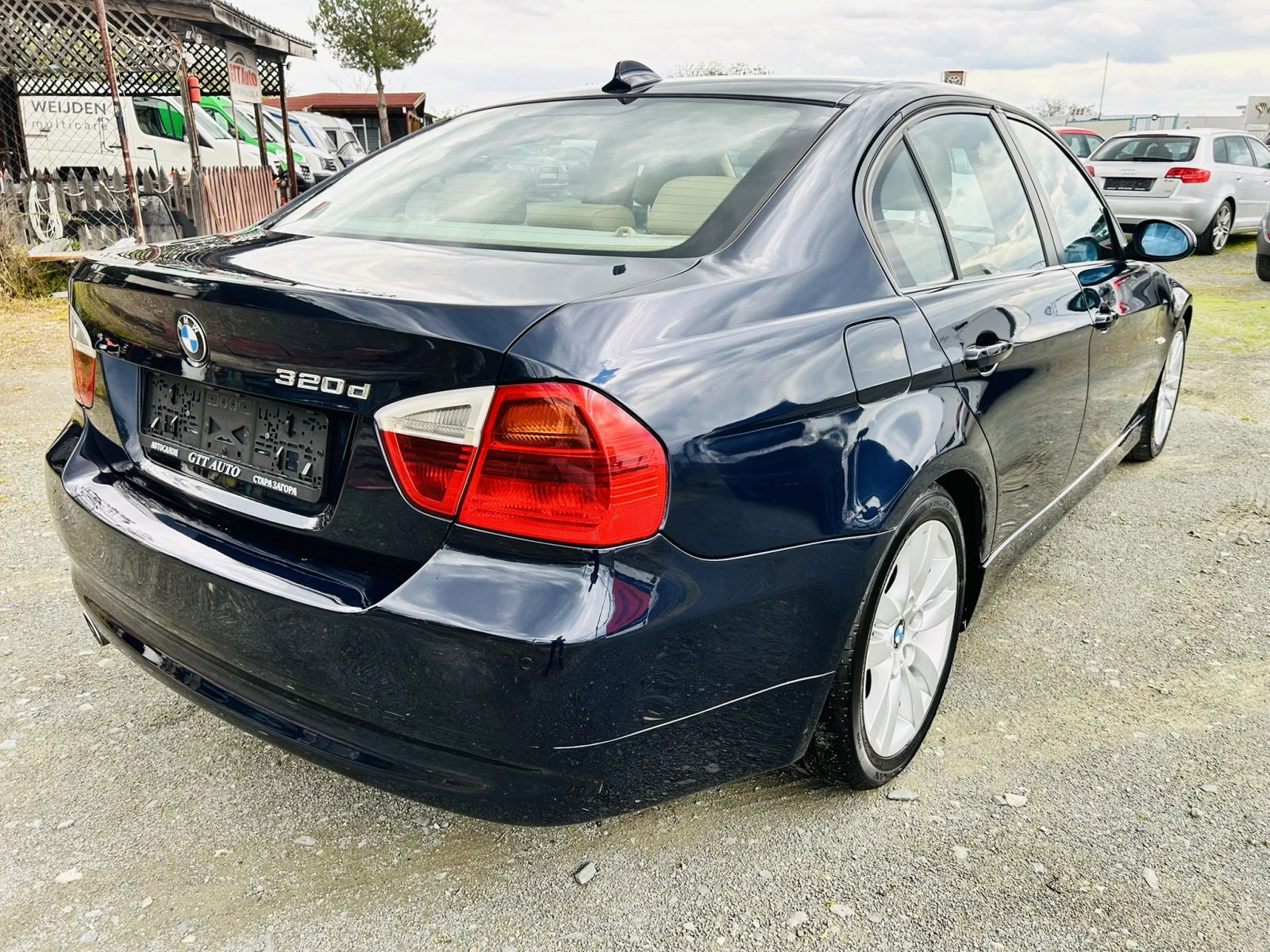 BMW 320 D* Facelift* Navi* Кожа* Xenon, снимка 5 - Автомобили и джипове - 54381014