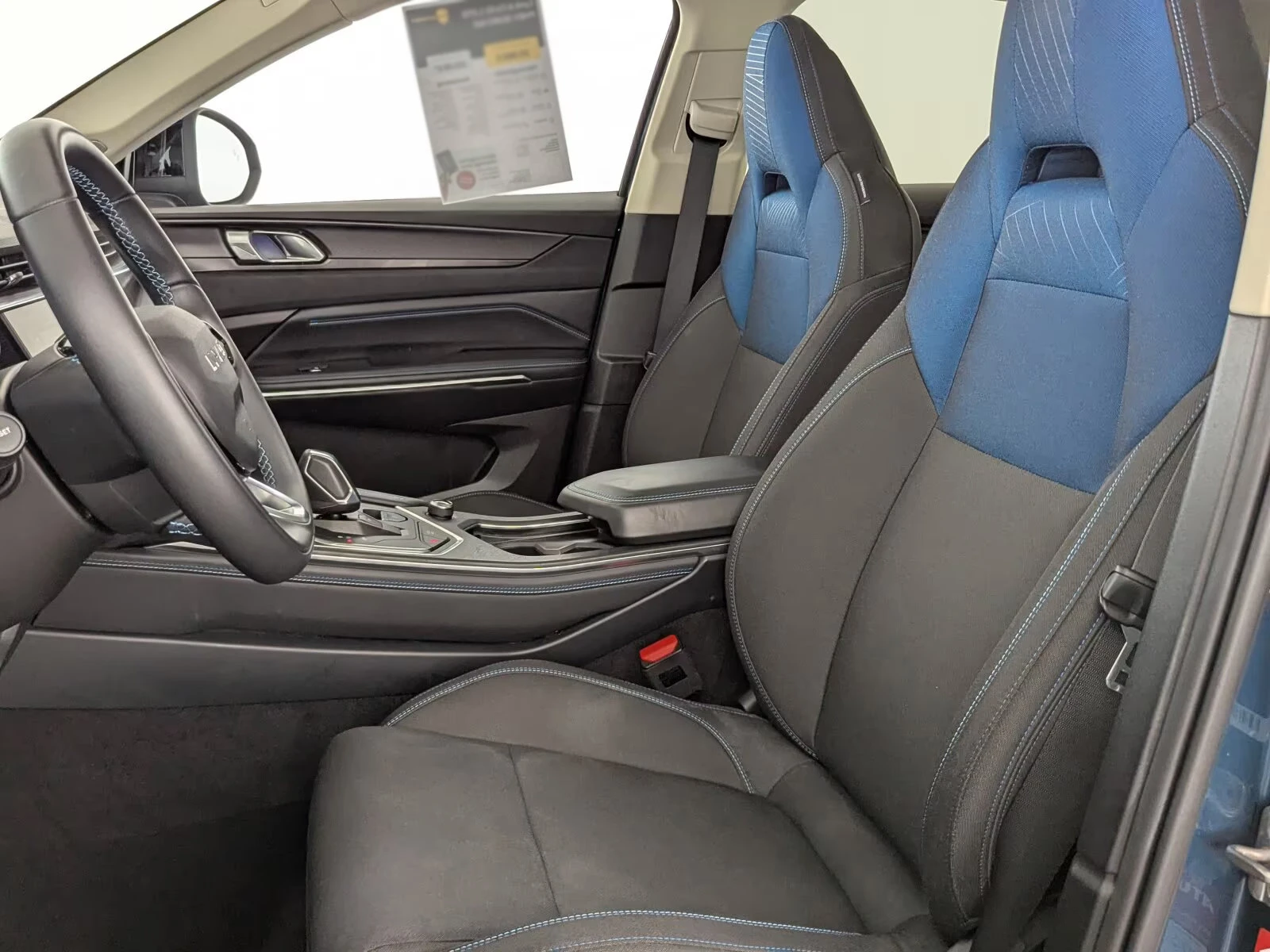LynkCo 01 PHEV/261HP/PANO/360/MEMO/LED/KLESS/NAVI/343q | Mobile.bg � ����������� 7