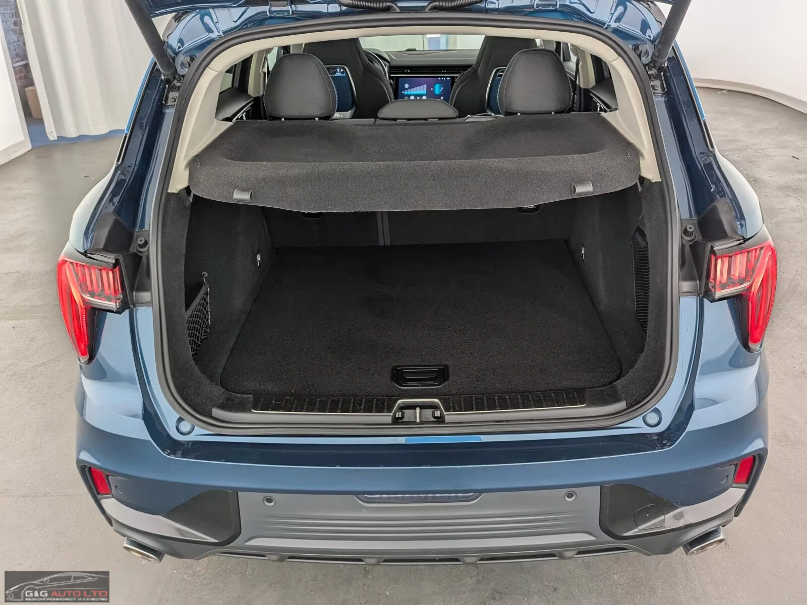 LynkCo 01 PHEV/261HP/PANO/360/MEMO/LED/KLESS/NAVI/343q | Mobile.bg � ����������� 6
