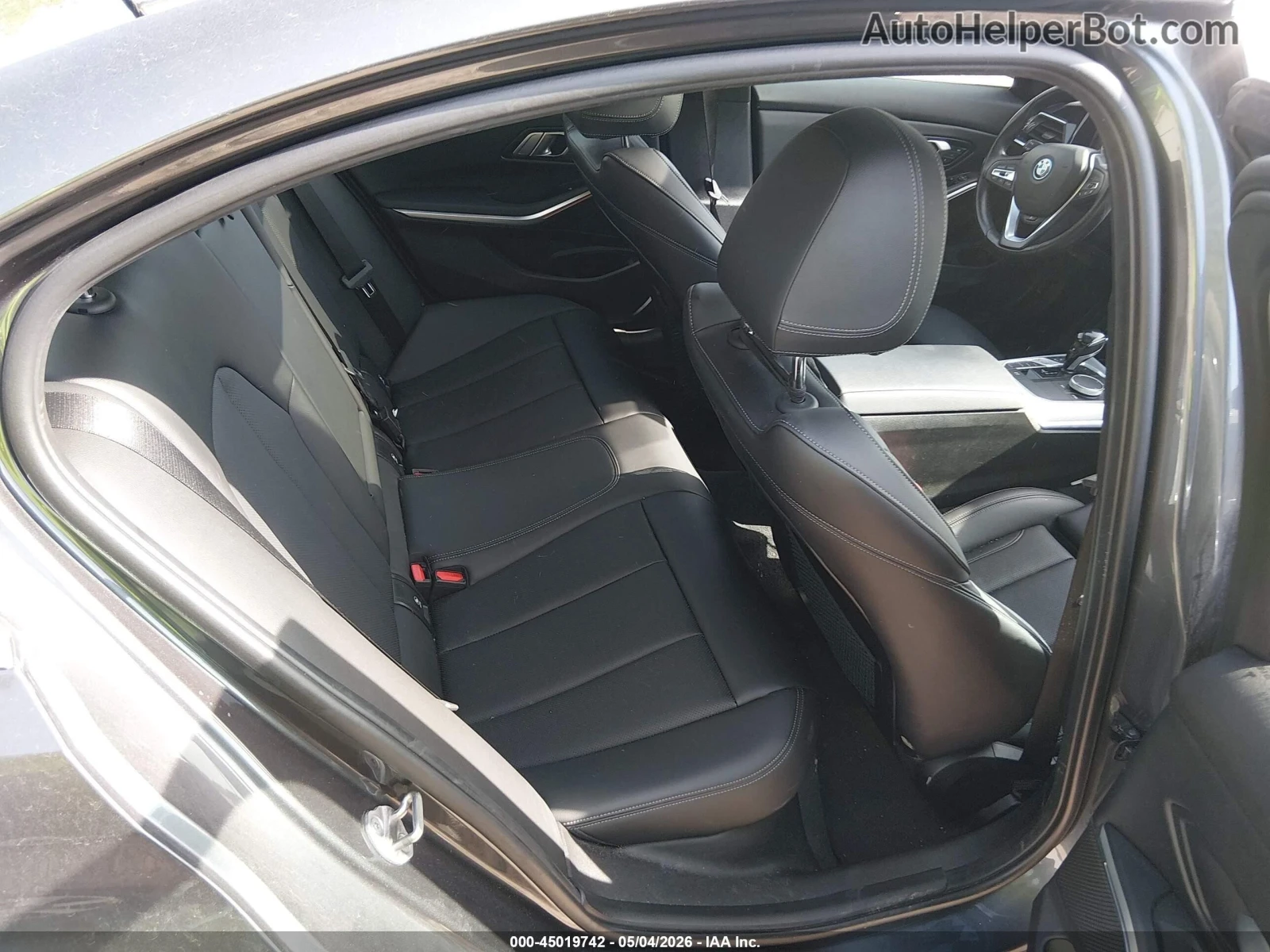 BMW 330 X-Drive* Hybrid* Distronic, снимка 8 - Автомобили и джипове - 54699256