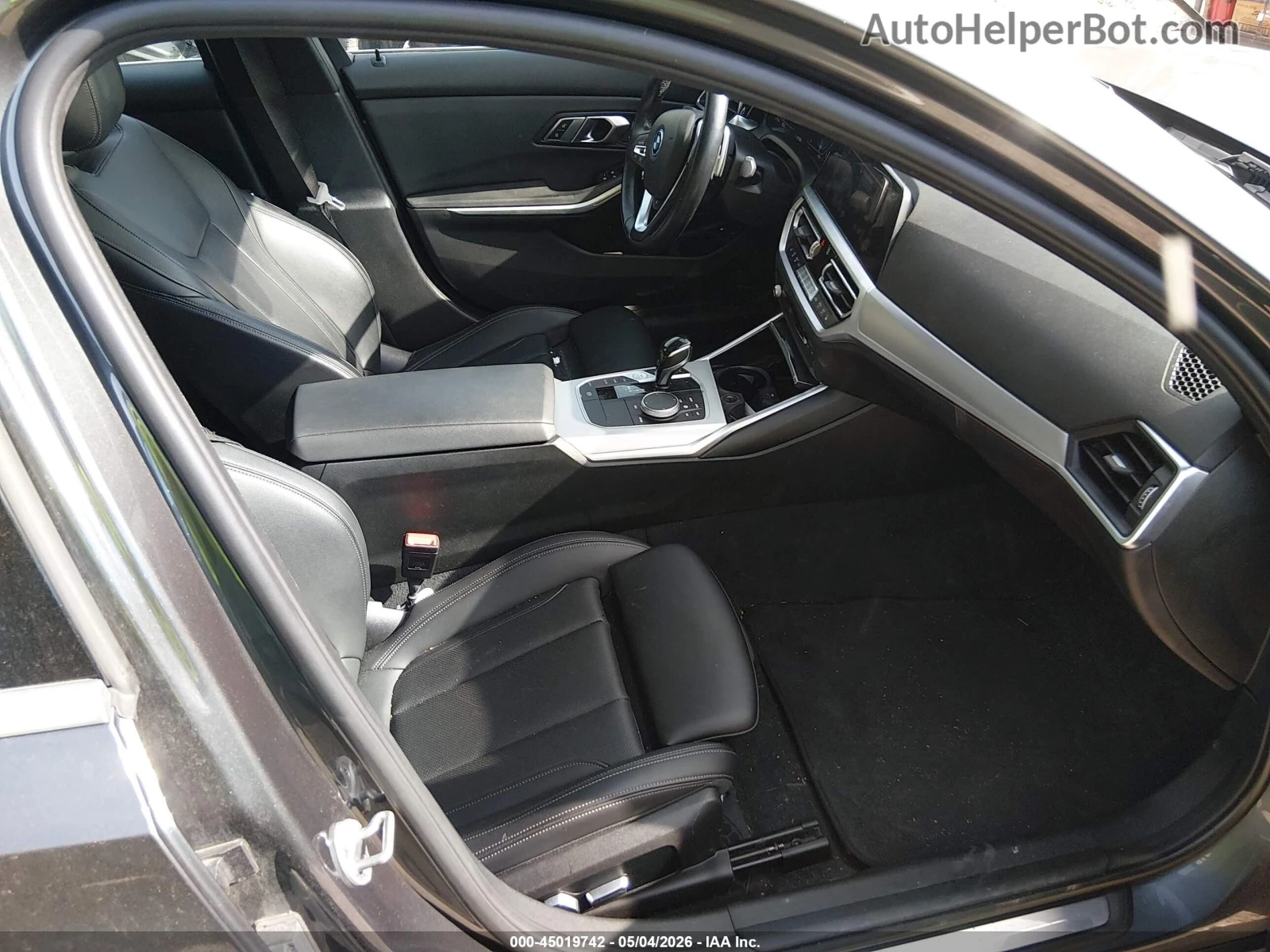BMW 330 X-Drive* Hybrid* Distronic, снимка 7 - Автомобили и джипове - 54699256