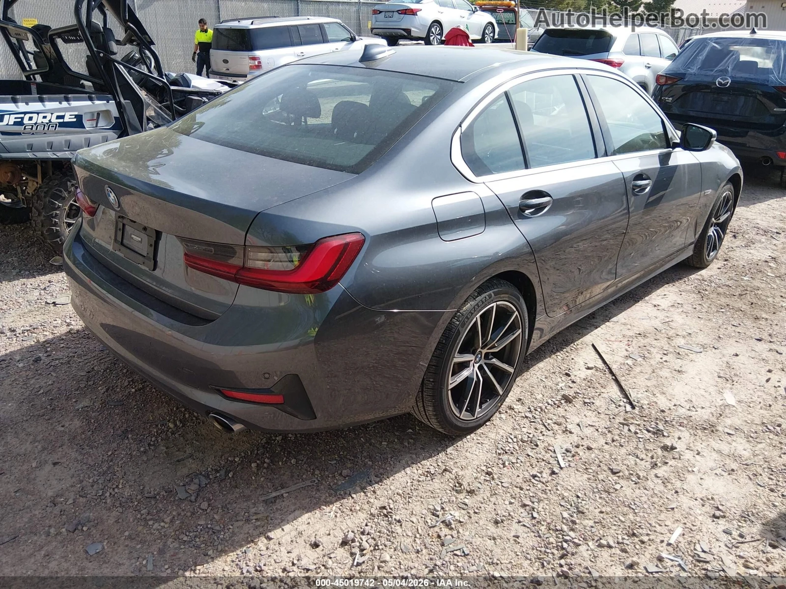 BMW 330 X-Drive* Hybrid* Distronic, снимка 4 - Автомобили и джипове - 54699256