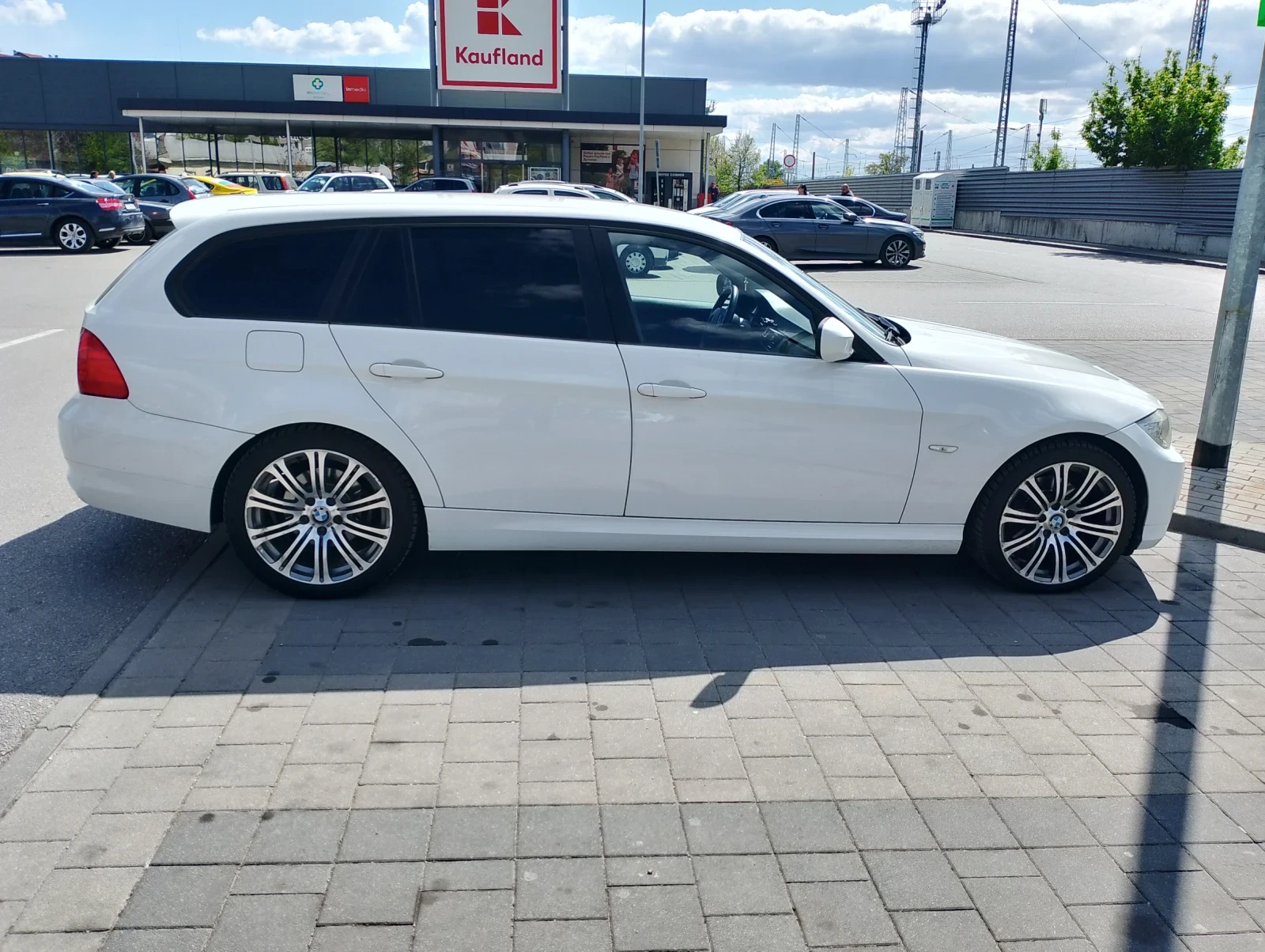 BMW 318 143 facelift обслужена отлично състояние, снимка 2 - Автомобили и джипове - 55024658