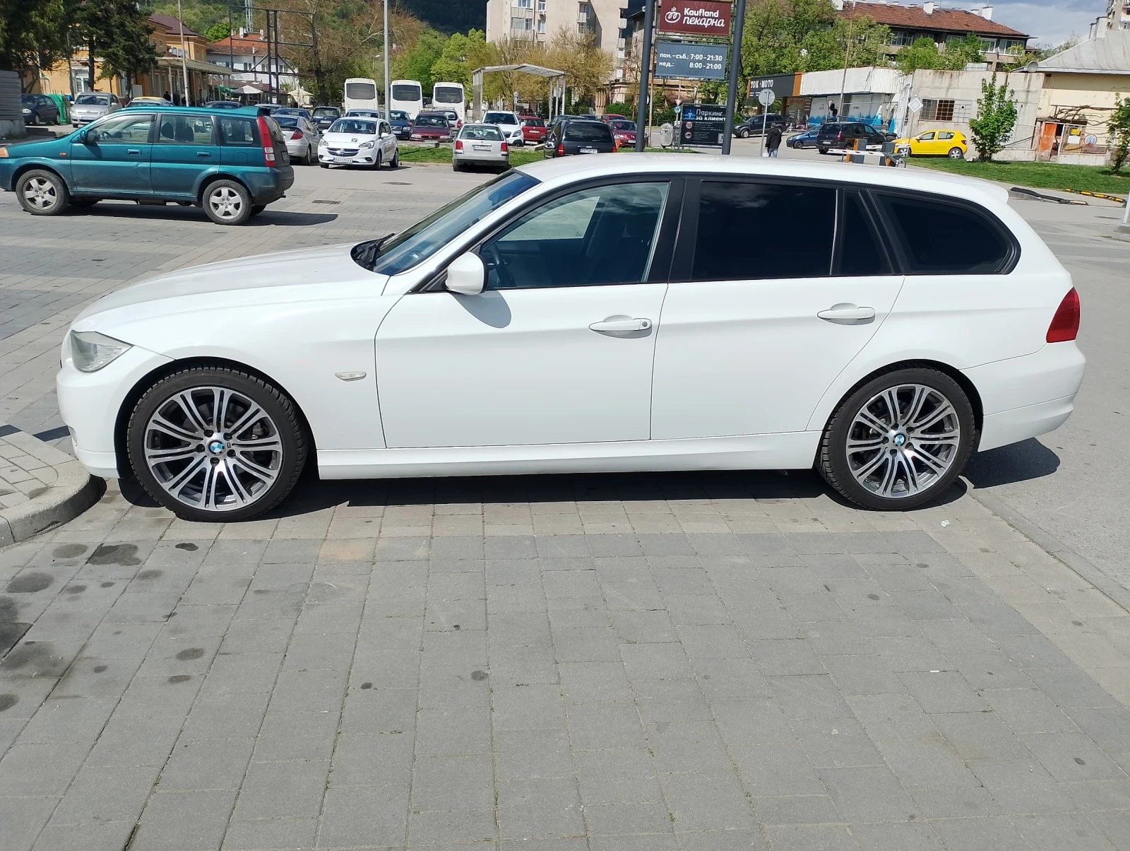 BMW 318 143 facelift обслужена отлично състояние, снимка 4 - Автомобили и джипове - 55024658