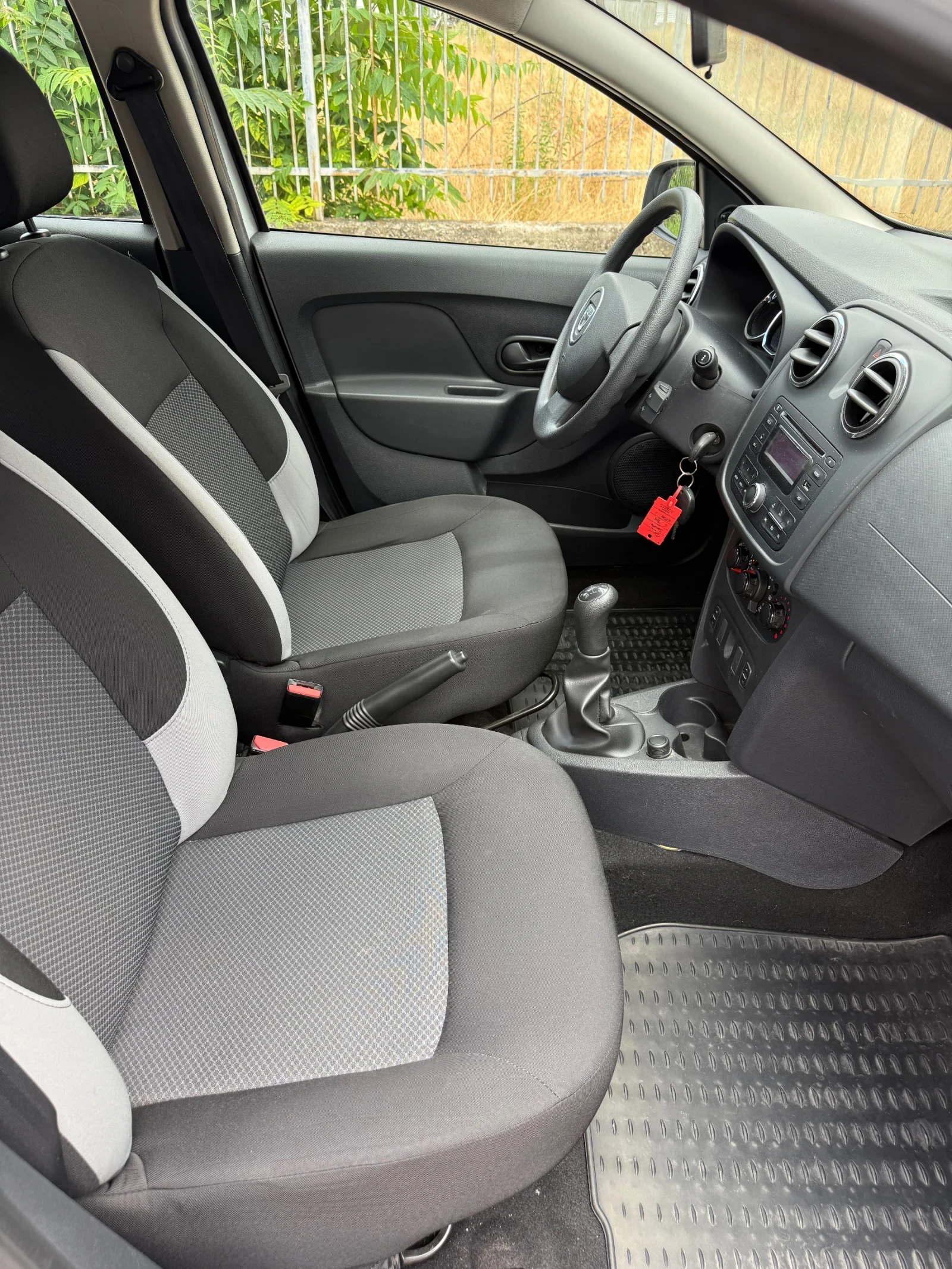 Dacia Sandero 1.2 16V 75HP, снимка 10 - Автомобили и джипове - 55155028