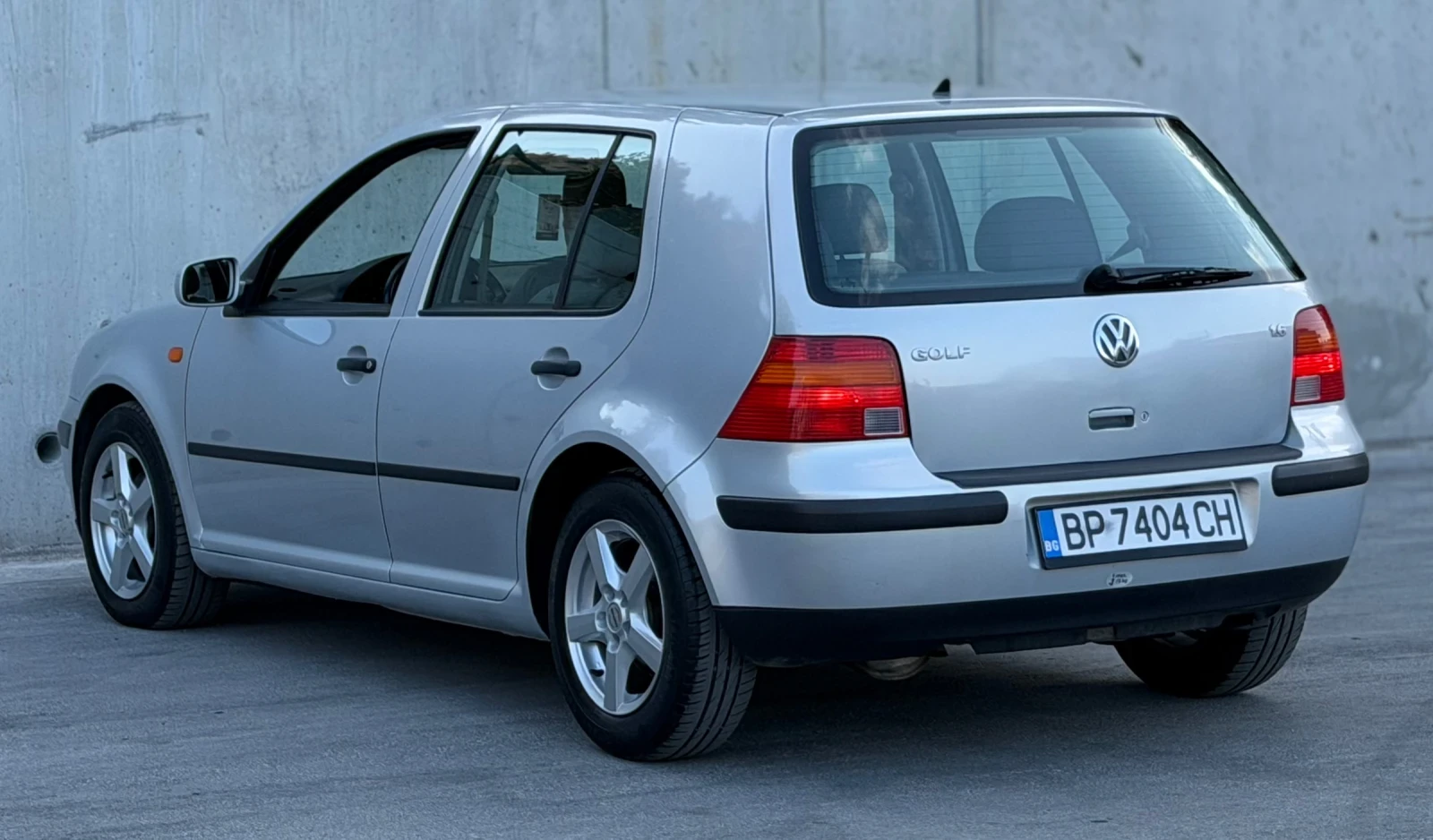 VW Golf 1.6i 101к.с * АВТОМАТИК* , снимка 4 - Автомобили и джипове - 55622723