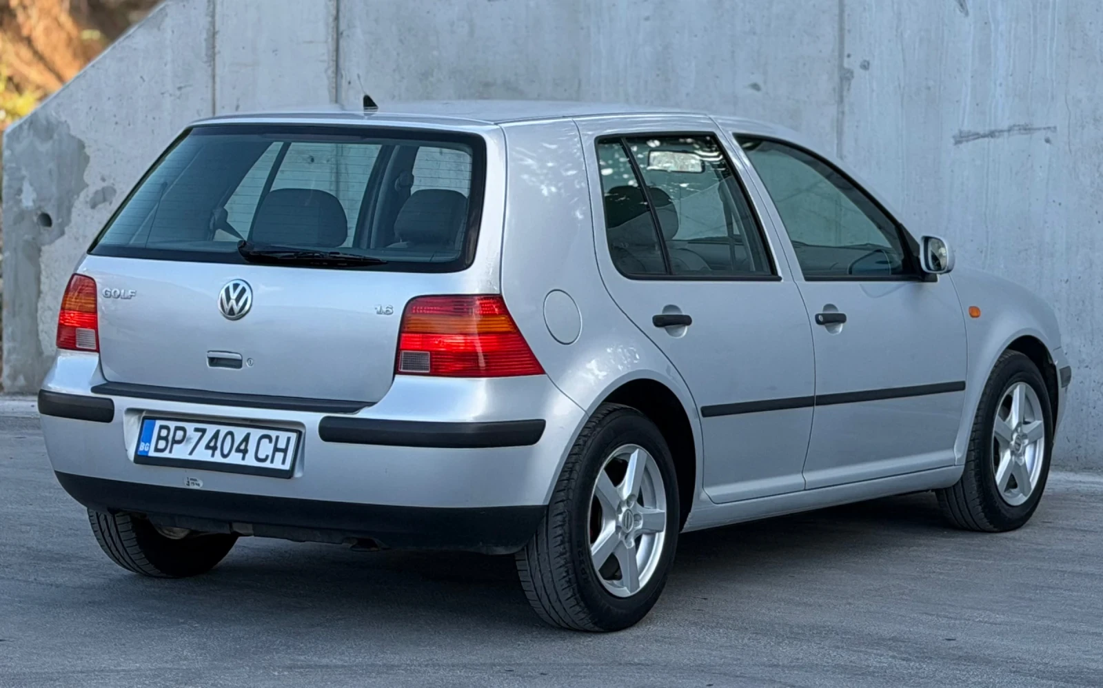 VW Golf 1.6i 101к.с * АВТОМАТИК* , снимка 6 - Автомобили и джипове - 55622723