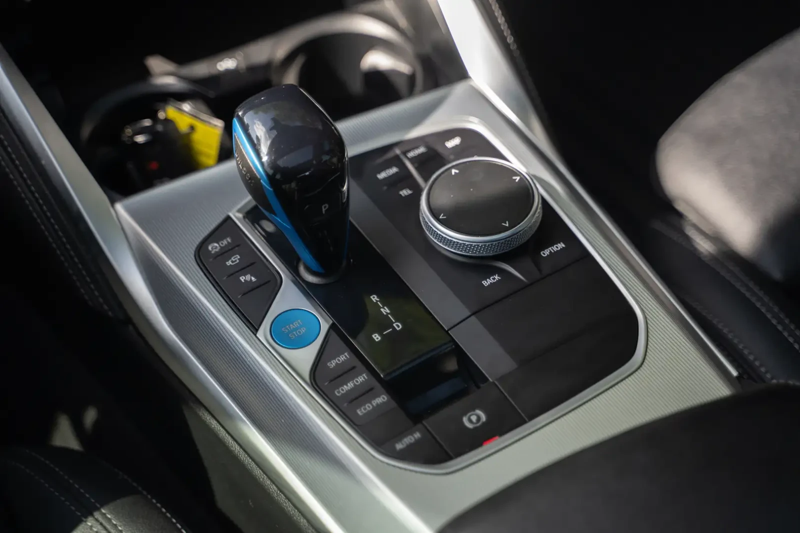 BMW i4 M* SPORT* HARMON* KARDON* ХЕДЪП* 360КАМЕРА* , снимка 8 - Автомобили и джипове - 55792413