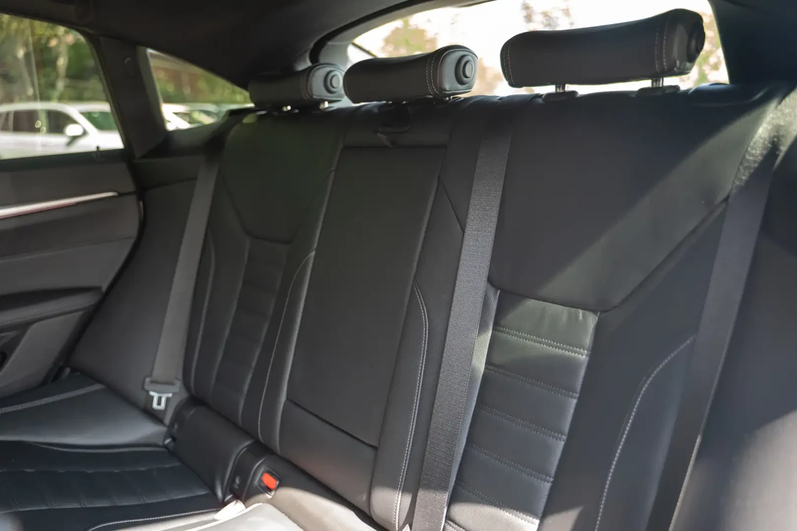 BMW i4 M* SPORT* HARMON* KARDON* ХЕДЪП* 360КАМЕРА* , снимка 14 - Автомобили и джипове - 55792413
