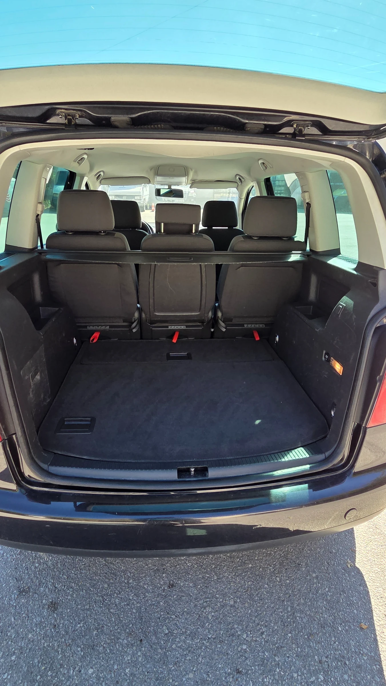 VW Touran 1.9 TDI, снимка 6 - Автомобили и джипове - 56346512