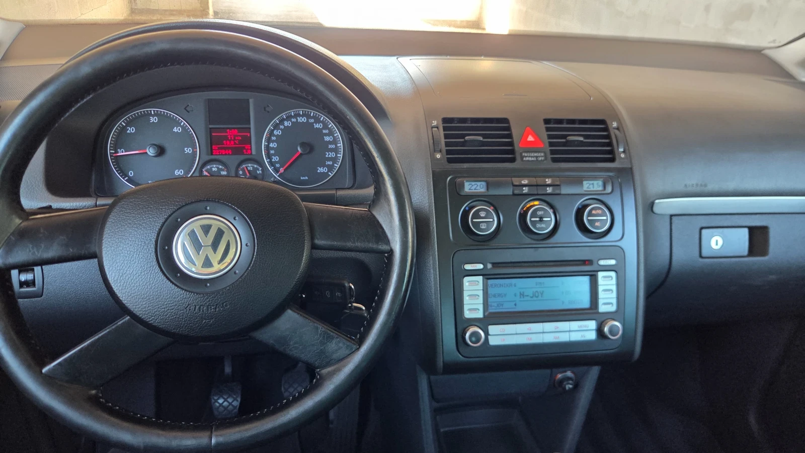VW Touran 1.9 TDI, снимка 9 - Автомобили и джипове - 56346512