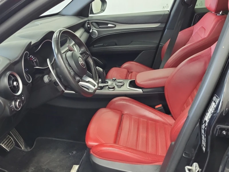 Alfa Romeo Stelvio * VELOCE* AWD* PANO* DISTRONIC* KAMERA* PODGREV* , снимка 7 - Автомобили и джипове - 53122365
