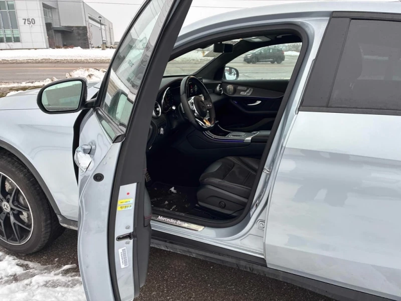 Mercedes-Benz GLC 300 2023 * CARFAX * БЕЗ ПЪРВОНАЧАЛНА ВНОСКА, снимка 11 - Автомобили и джипове - 53124191