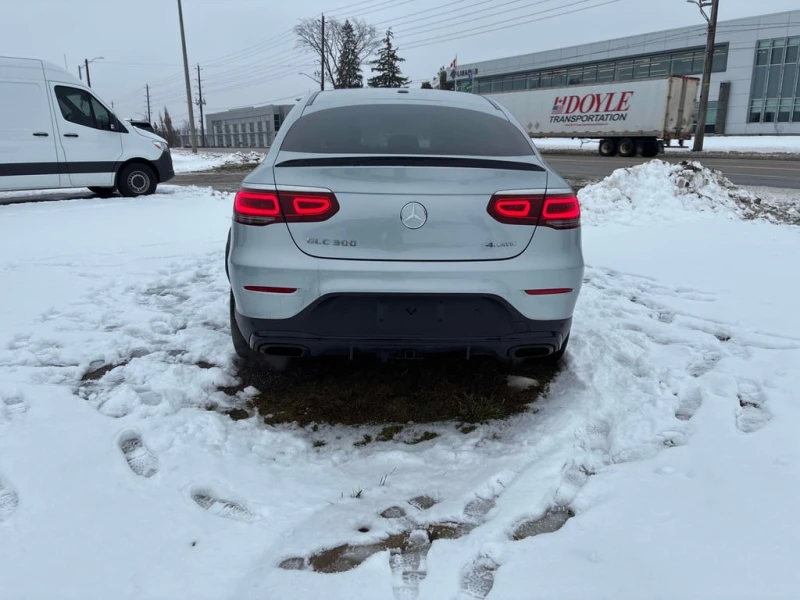 Mercedes-Benz GLC 300 2023 * CARFAX * БЕЗ ПЪРВОНАЧАЛНА ВНОСКА, снимка 5 - Автомобили и джипове - 53124191