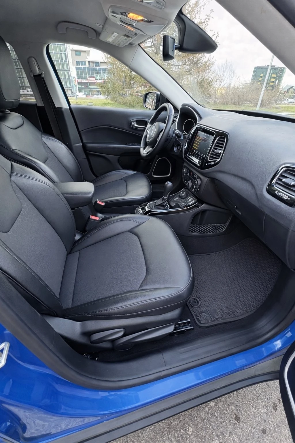 Jeep Compass 52000км 4x4, снимка 12 - Автомобили и джипове - 54015802