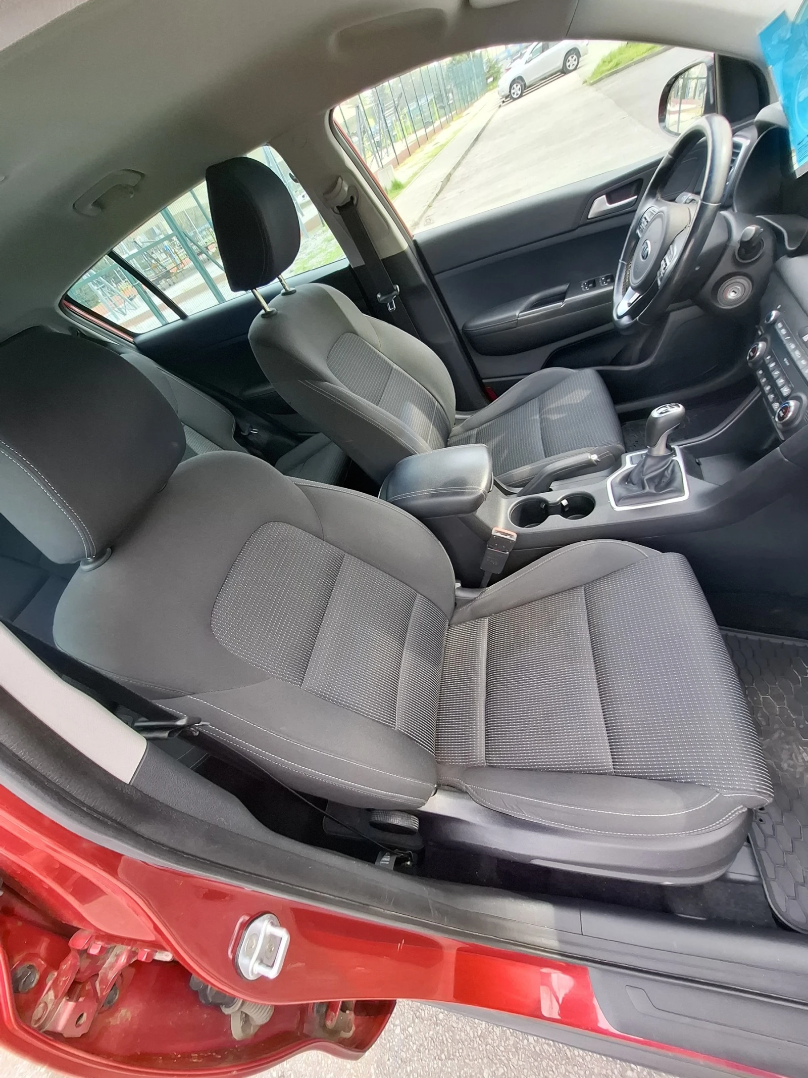 Kia Sportage 1.6  GDI, снимка 10 - Автомобили и джипове - 54189588