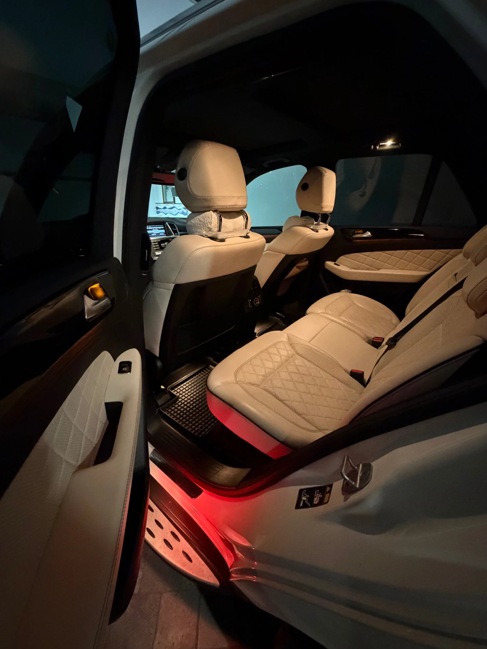 Mercedes-Benz ML 350 EDITION 1/HARMAN KARDON/DESIGNO, снимка 12 - Автомобили и джипове - 54641124