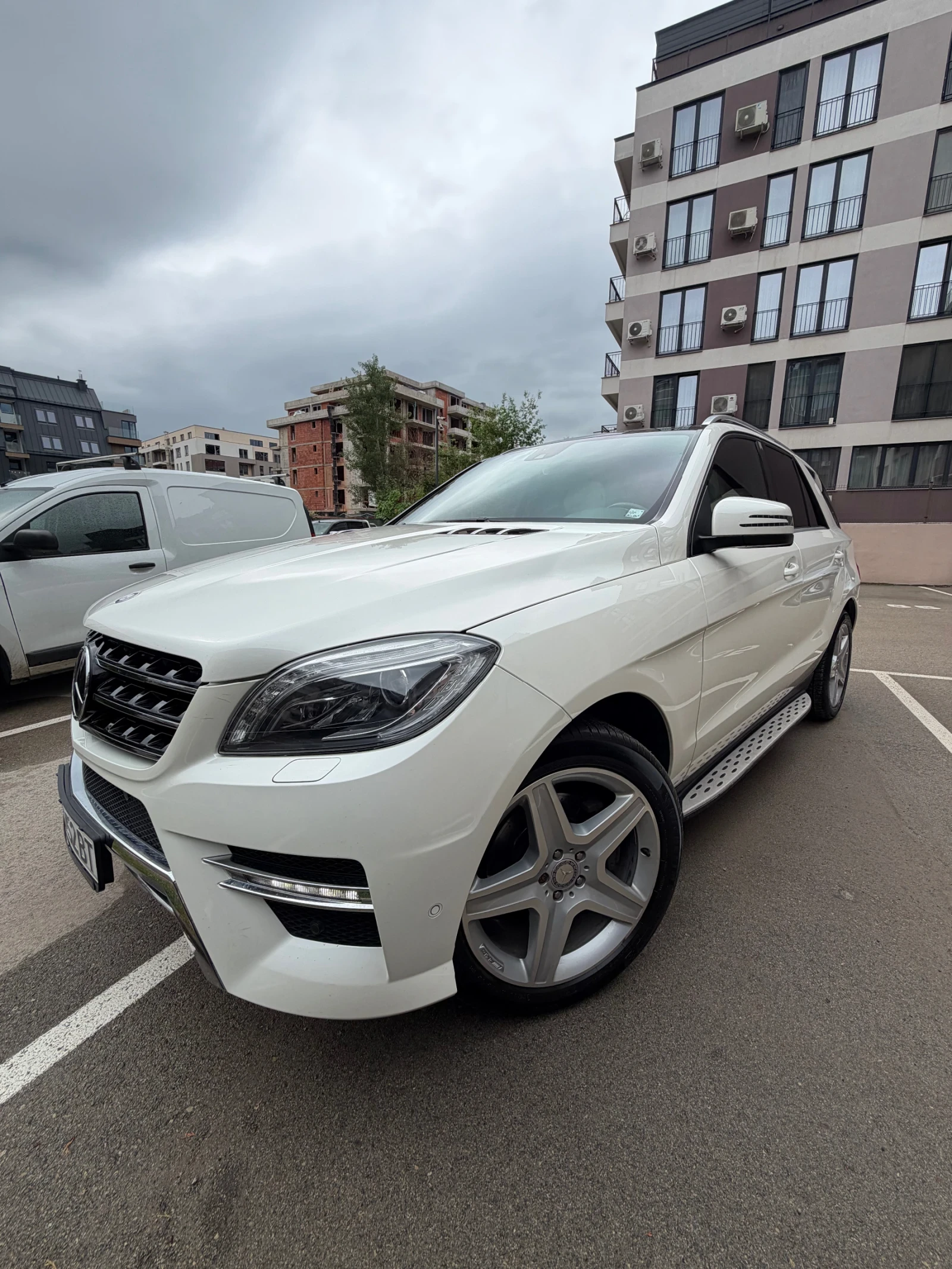 Mercedes-Benz ML 350 EDITION 1/HARMAN KARDON/DESIGNO, снимка 2 - Автомобили и джипове - 54641124