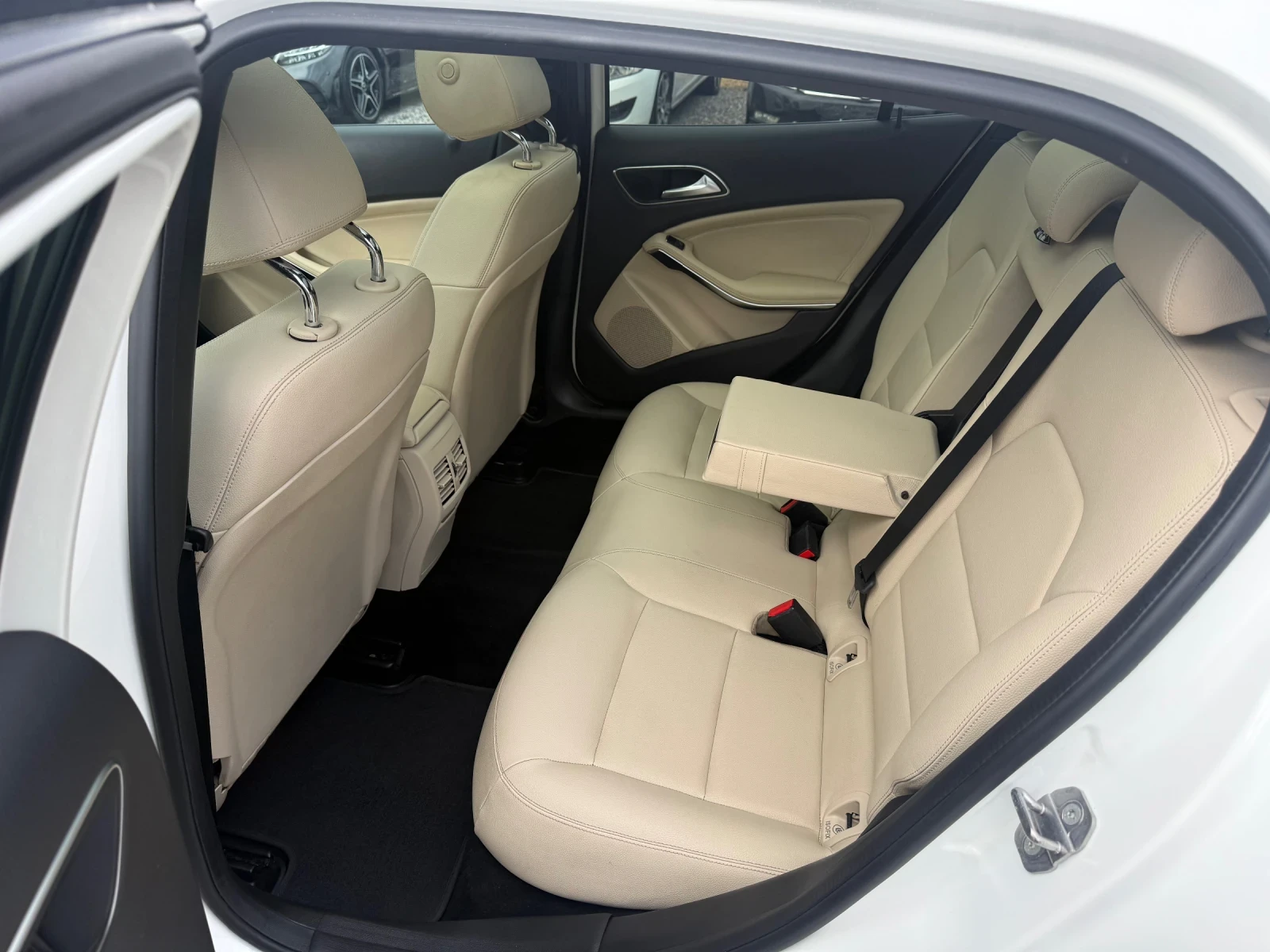 Mercedes-Benz GLA 250 Facelift 2020 г. (211 кс) 4MATIC 7G-DCT 145 000км., снимка 12 - Автомобили и джипове - 55014491
