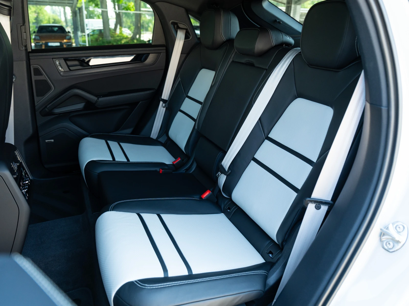 Porsche Cayenne E-Hybrid Coupé Black Edition, снимка 13 - Автомобили и джипове - 55539567