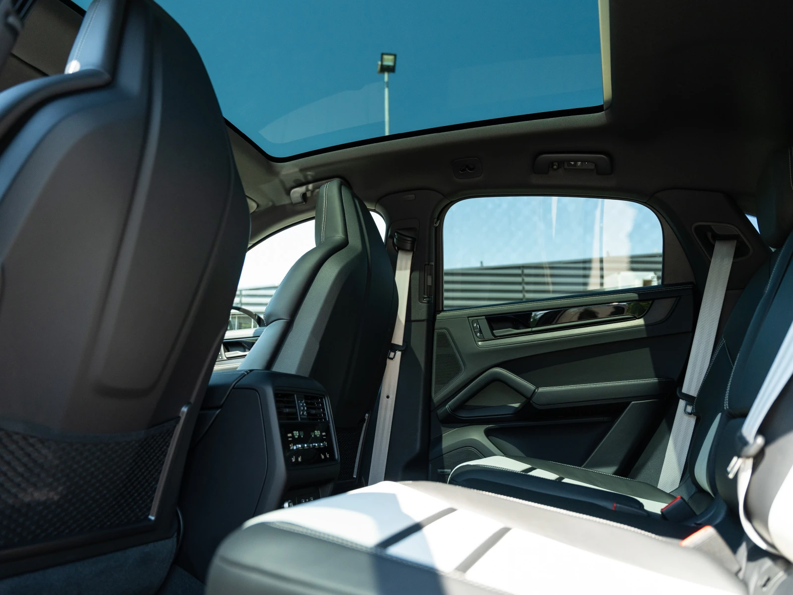 Porsche Cayenne E-Hybrid Coupé Black Edition, снимка 15 - Автомобили и джипове - 55539567
