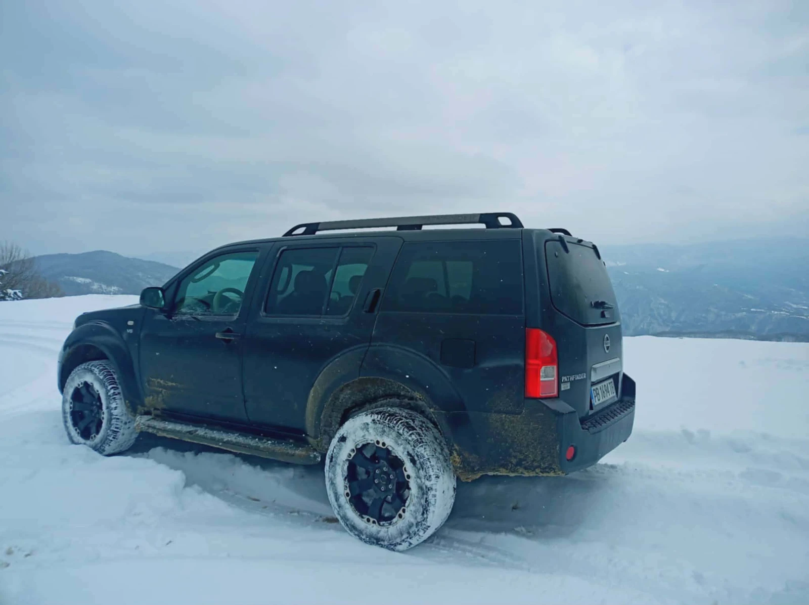 Nissan Pathfinder, снимка 3 - Автомобили и джипове - 55562159