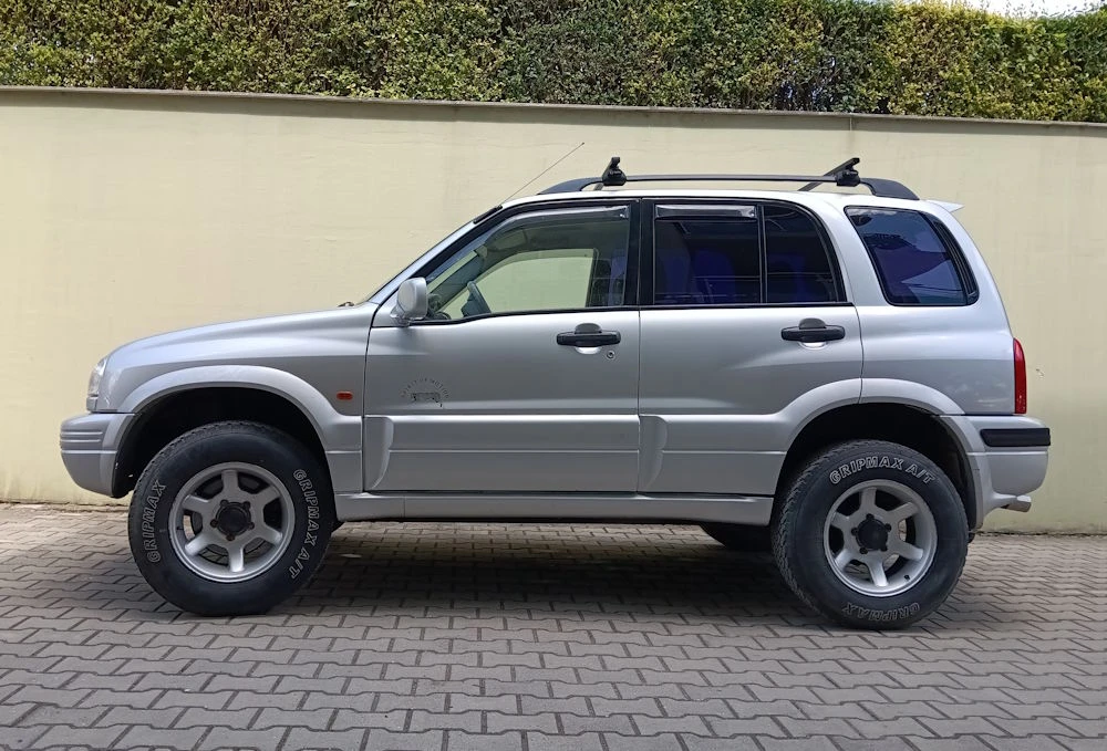 Suzuki Grand vitara 2.5 V6 ГИ без ръжди, снимка 2 - Автомобили и джипове - 55579627