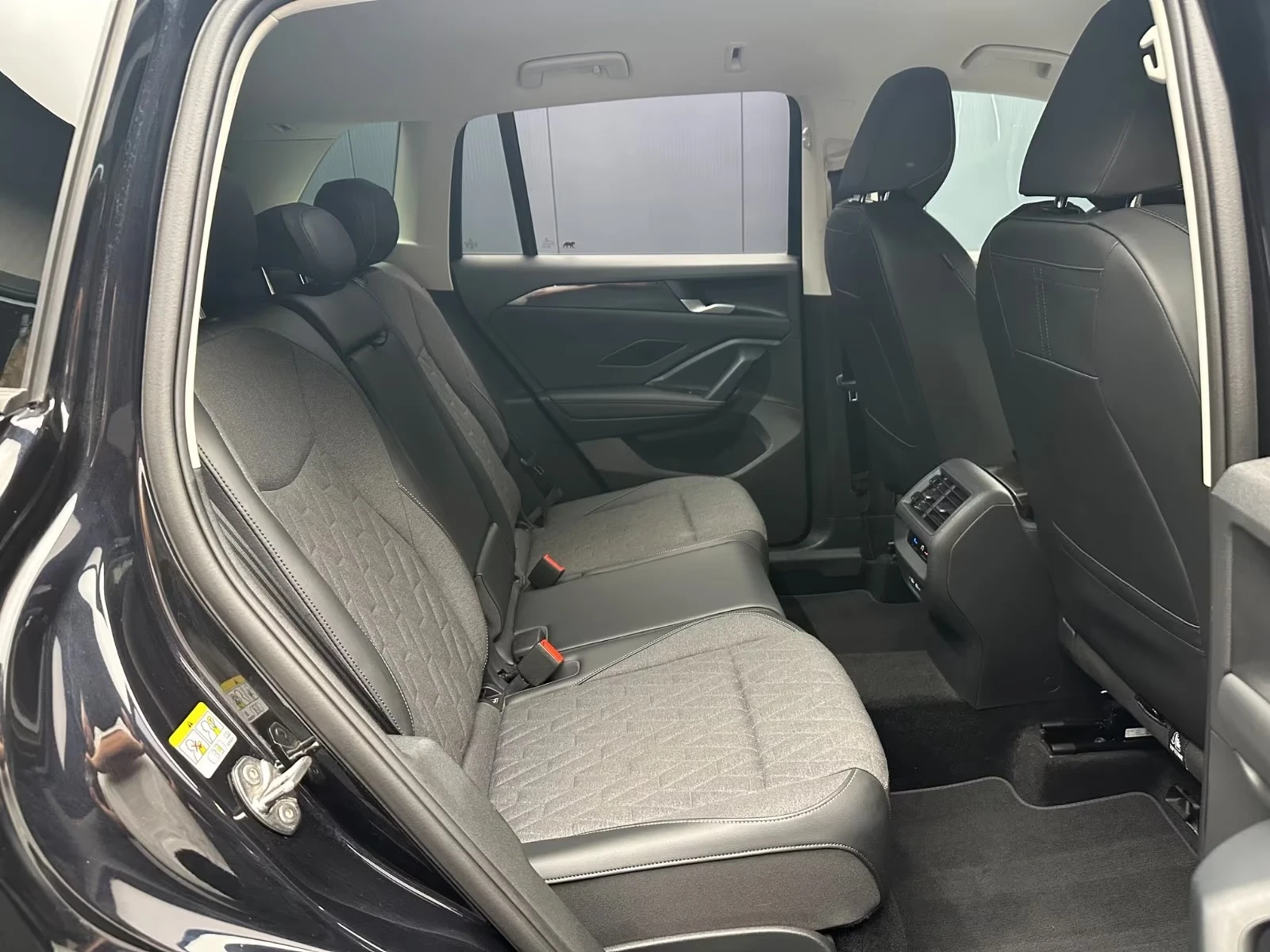 VW Tiguan 1.5 eTSI DSG Life * Design-Paket* 18Zoll* IQ, снимка 13 - Автомобили и джипове - 55679084
