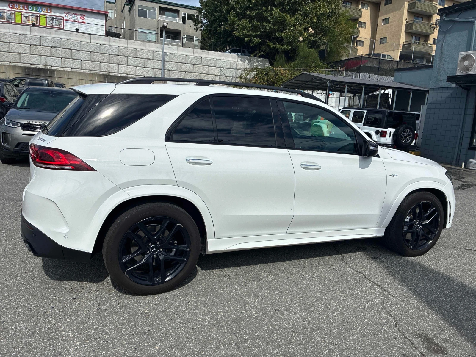 Mercedes-Benz GLE 53 4MATIC /DISTRONIC/360/BURMESTER/АВТОКРЕДИТ, снимка 16 - Автомобили и джипове - 55948013