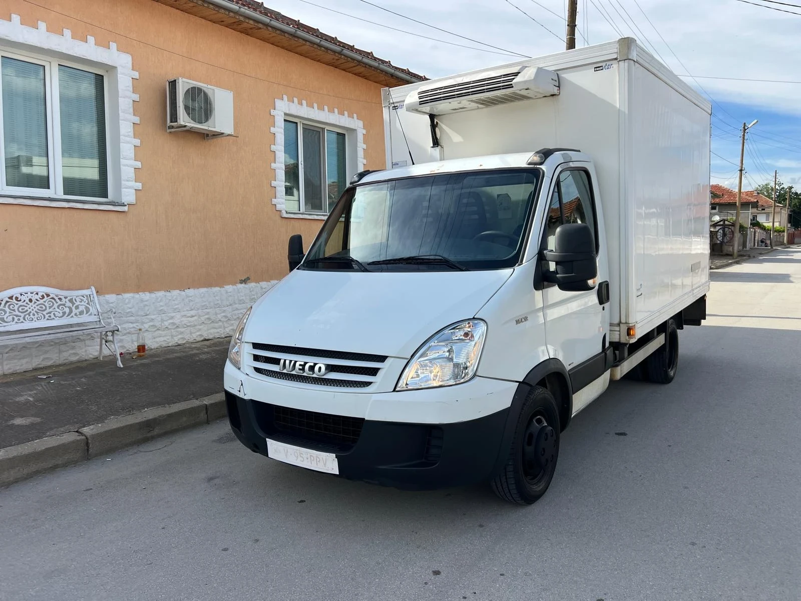 Iveco 35c13 Хладилен 220V, снимка 2 - Бусове и автобуси - 54948200