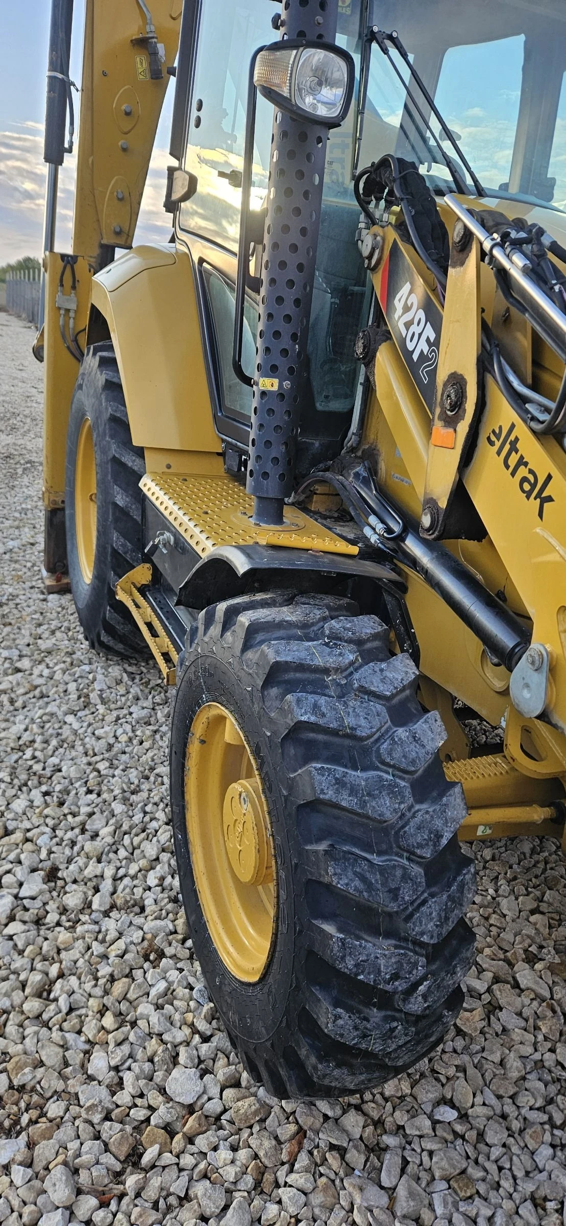 Багер Caterpillar 428F2 - изображение 10