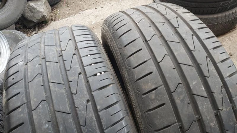 Гуми Летни 215/55R17, снимка 2 - Гуми и джанти - 28488346