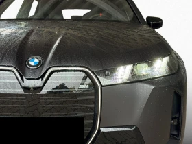BMW iX M70/FACELIFT/ICONIC GLOW/H&K/SKY LOUNGE/360/LED/ - 112980 € / 220969.67 лв. - 31169163 3