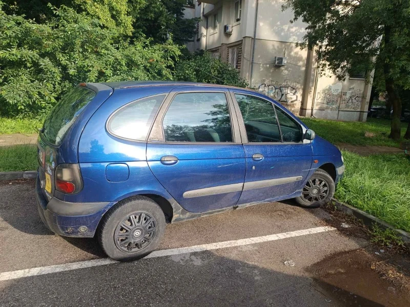 Renault Scenic 1.6Е АГУ, снимка 6 - Автомобили и джипове - 47392590