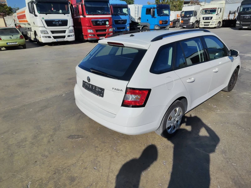 Skoda Fabia, снимка 4 - Автомобили и джипове - 47736228